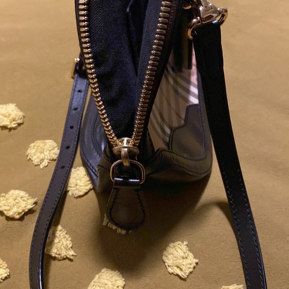 Authentic Burberry Handbag! Great condition! - Picture 4 of 4